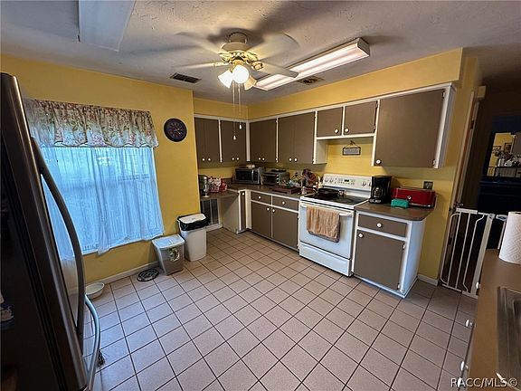 3rd image of 909 W Beakrush Ln