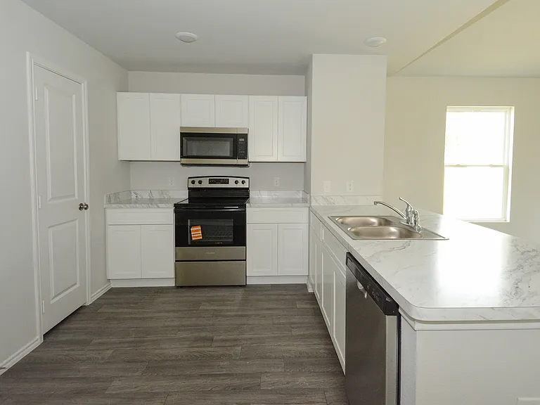 297 Victory Dr — Photo 6