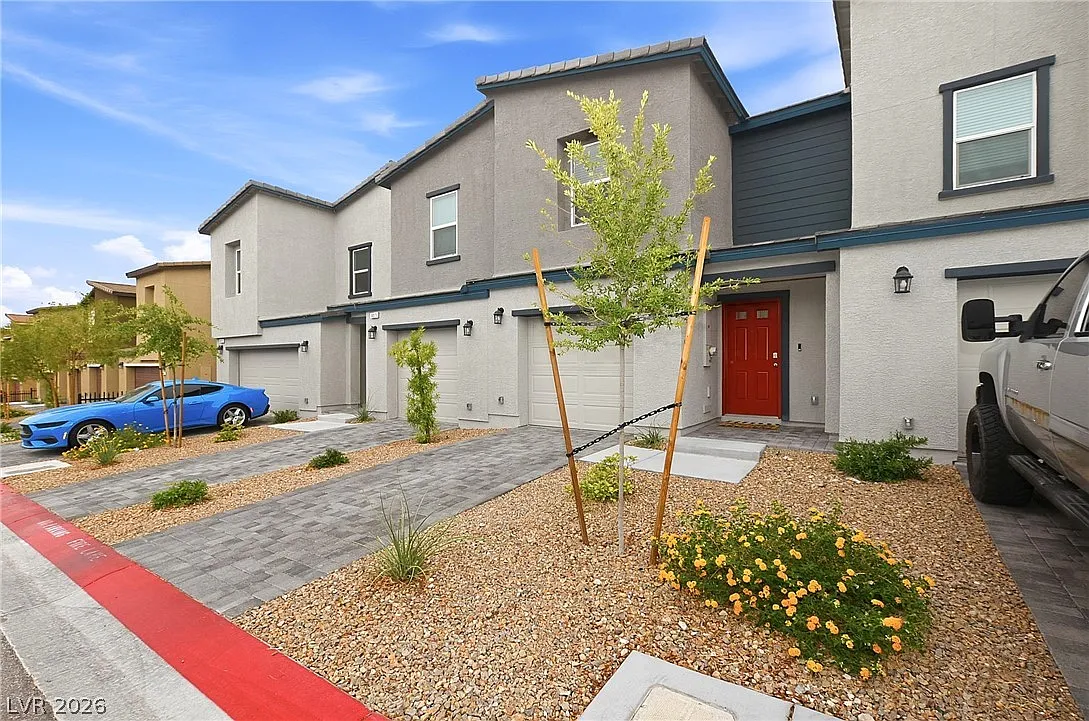 3 bed, 2.5 bath, 1321 sqft, $2,000 — Photo 3