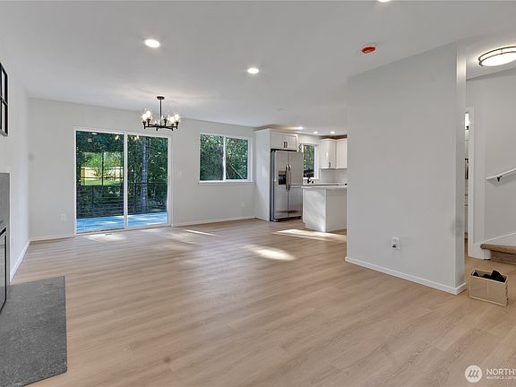 3rd image of 210 Tiedeman Road NW