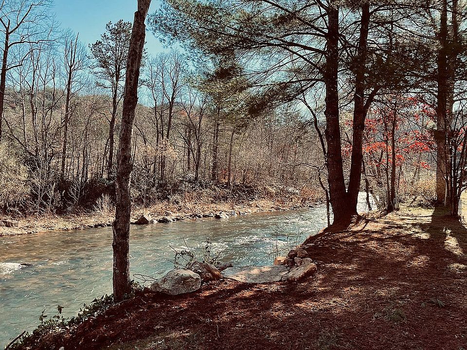 2nd image of 141 Rocky River Ln