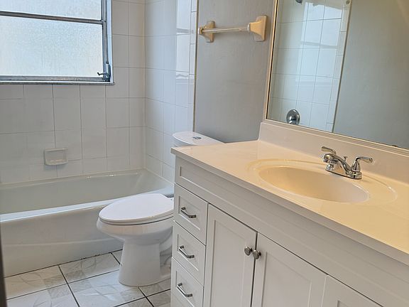 5th image of 3325 SE 15th Pl APT 101