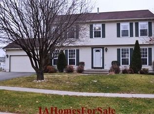 317 Rock Ridge Rd NW, Cedar Rapids, IA 52405