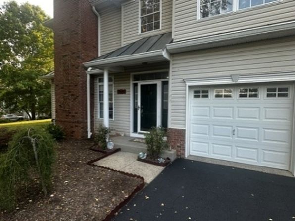 10 Stevens Ln