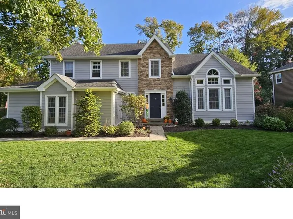 489 Knollbrook Dr, Langhorne, PA 19047