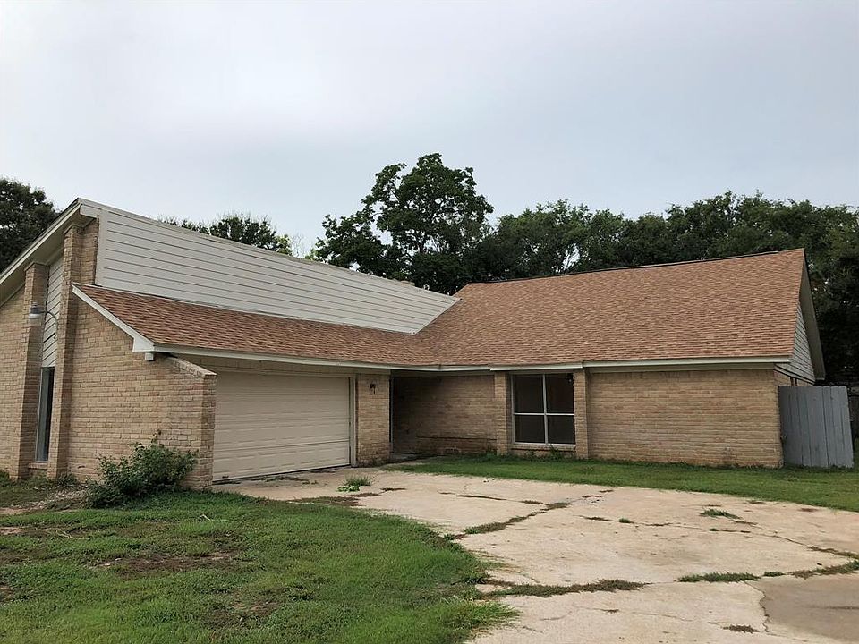 1st image of 15630 Tumbling Rapids Dr