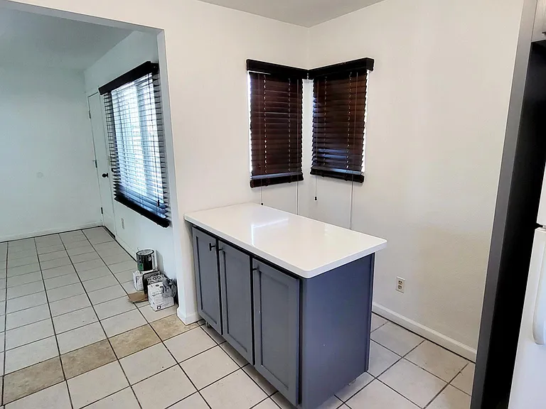 2306 S Walnut Ave — Photo 5