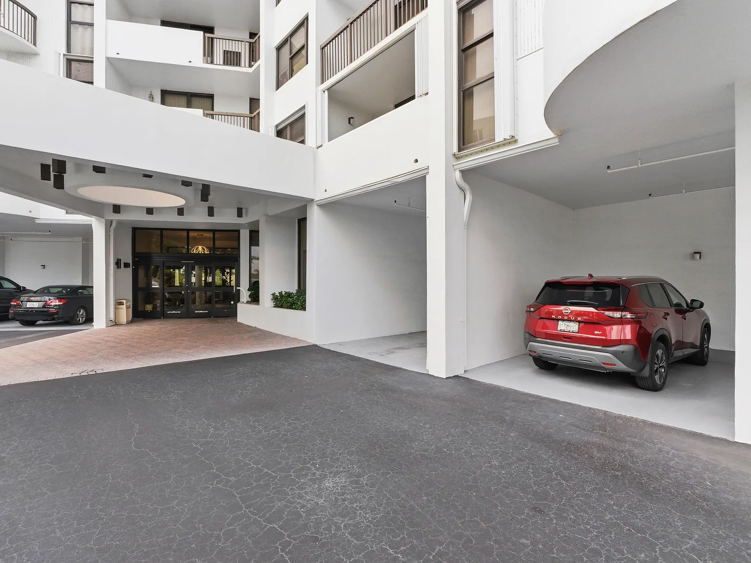 2 bed, 1200 sqft, $3,500 — Photo 2