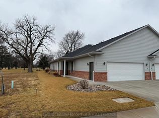 520 S Woodland Dr, Grand Island, NE 68801
