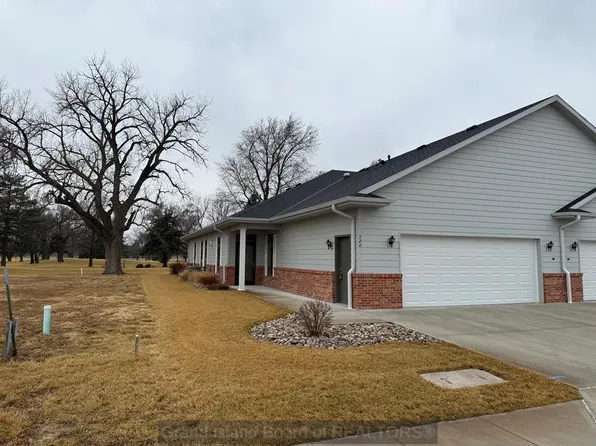 520 S Woodland Dr, Grand Island, NE 68801