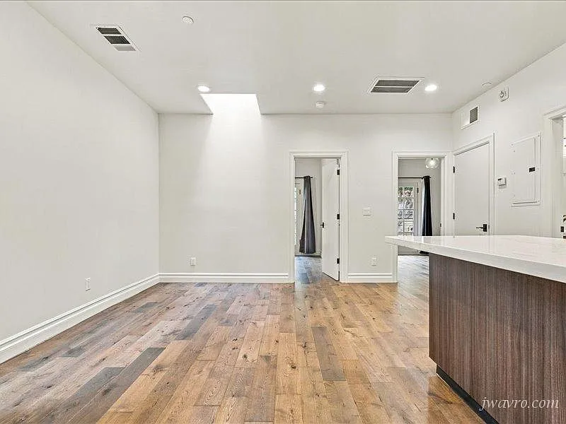 Top Floor Two Bed One Bath — Photo 2