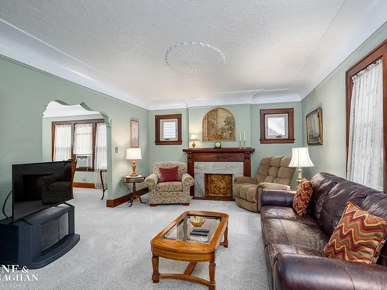 1260 Lakepointe Ave — Photo 4