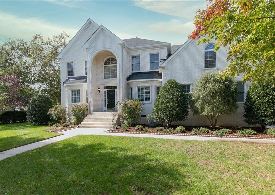 Manicured Front Yard