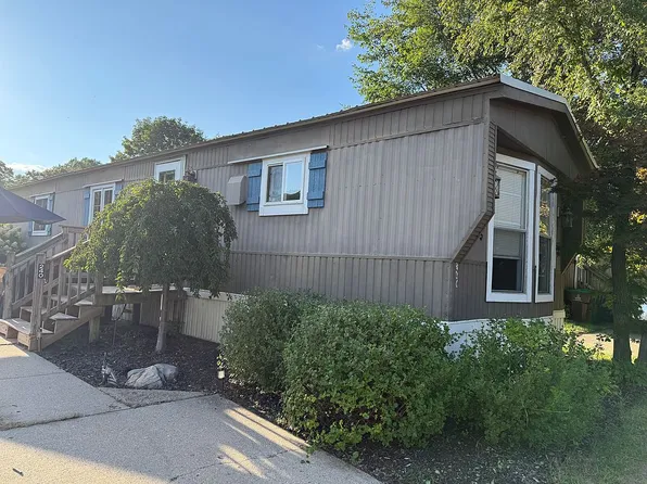 1735 Rhoda St, Lowell, MI 49331