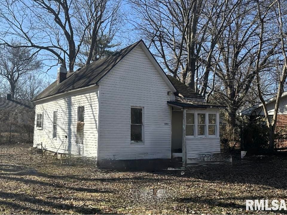 1st image of 909 W Sycamore St