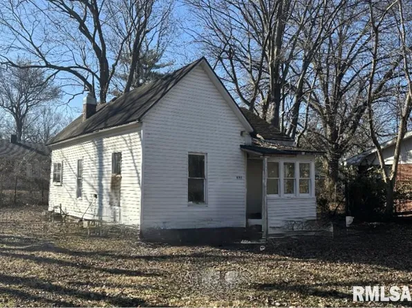 909 W Sycamore St, Carbondale, IL 62901