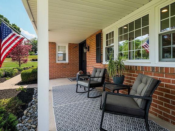 4th image of 54 Beth Dr