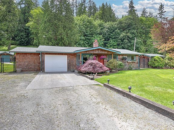 Gorgeous Home with space for RV.