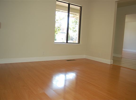 5th image of 945 Buckeye Dr