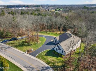 323 Riverview Dr, Crossville, TN 38555