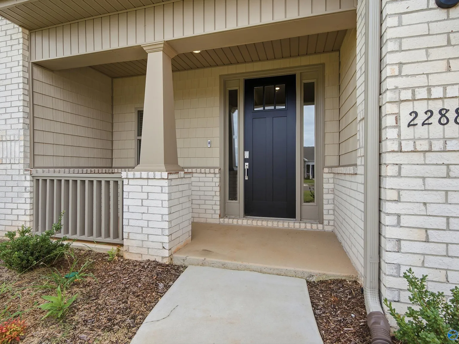 4 bed, 2.5 bath, 2503 sqft, $2,590 — Photo 2