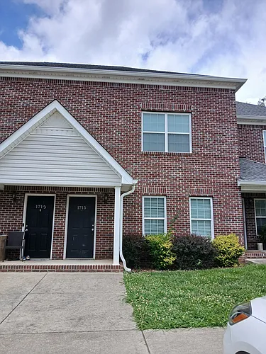 1715 New Castle Dr NE Photo 1