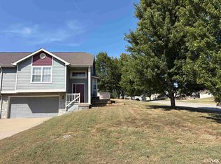 4912 Stoneback Dr, Lawrence, KS 66047