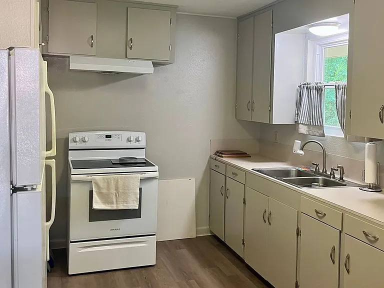 642 Kentucky Ave — Photo 2