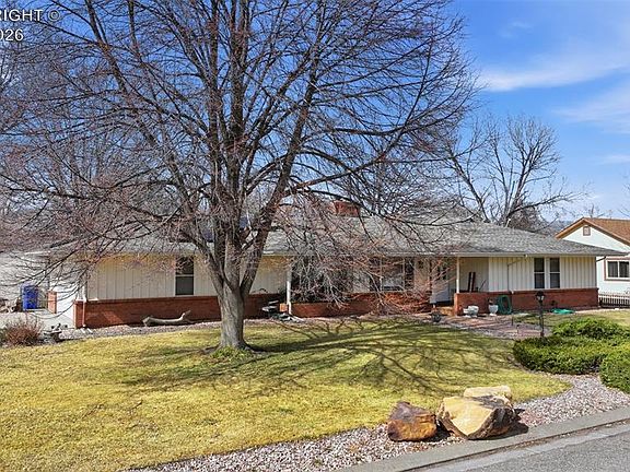 3rd image of 682 Ridgewood Rd