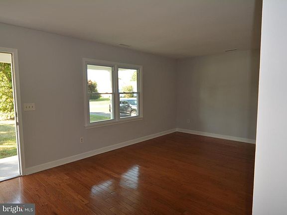 5th image of 44 Bryan Dr