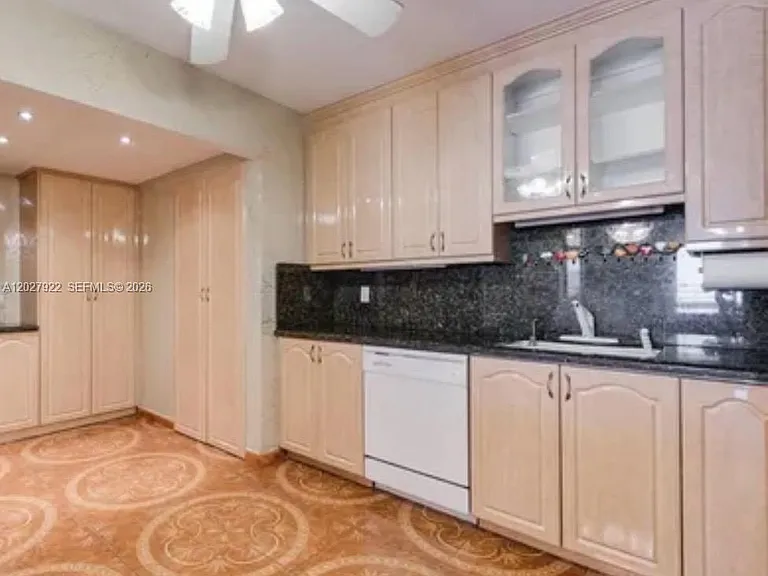 2500 Parkview Dr #1712 — Photo 5