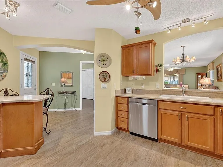 1258 Estill Ave — Photo 10