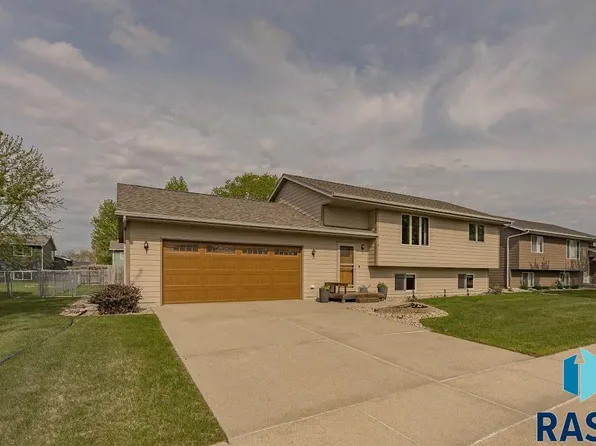 725 Atkins Dr, Tea, SD 57064