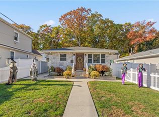 137 Oakdale St, Staten Island, NY 10308