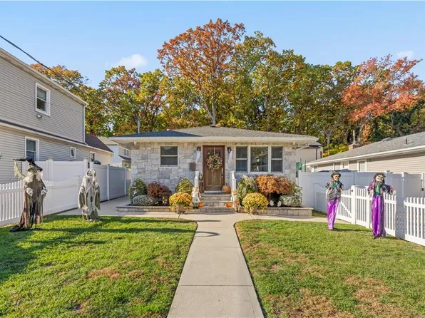 137 Oakdale St, Staten Island, NY 10308