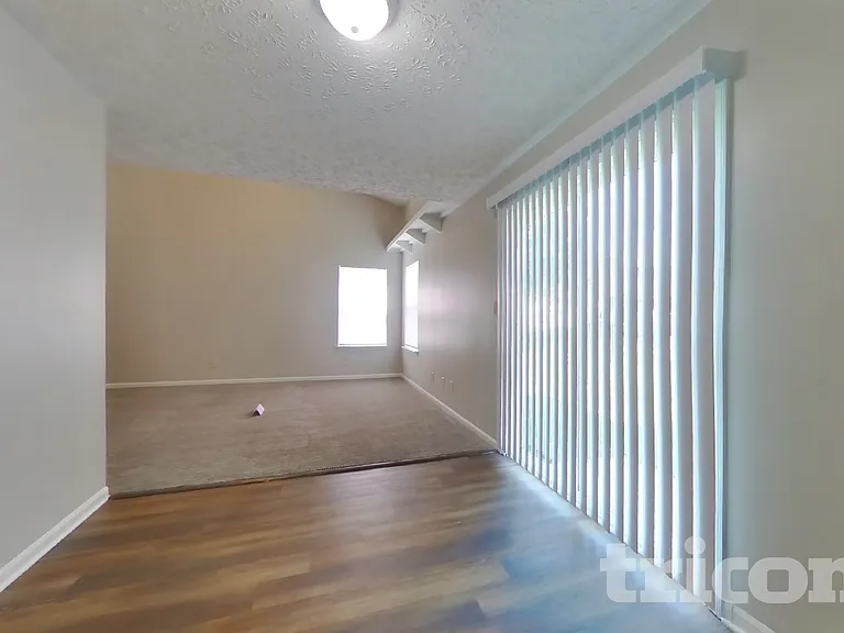 4468 Connaught East Dr — Photo 4