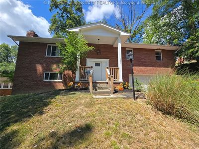 1001 Summit Dr, Charleston, WV, 25302