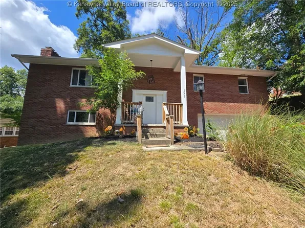 1001 Summit Dr, Charleston, WV 25302