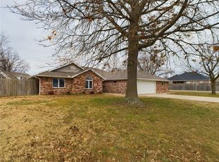 2713 SE 5th St, Bentonville, AR 72712