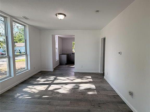 4th image of 2431 Washington Ave