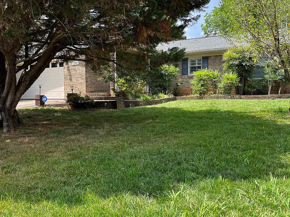 2nd image of 1003 Bluefield Ave SE