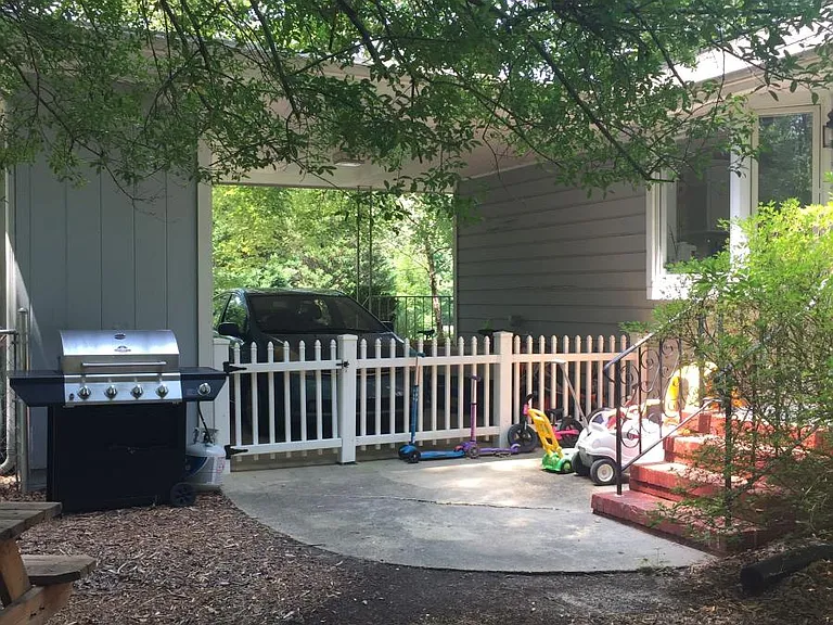 Fenced side-yard