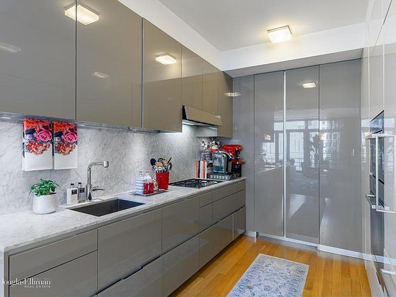 4th image of 124 W 23rd St APT 8A