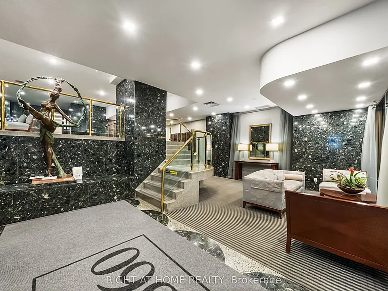 360 Bloor St E #411 — Photo 4