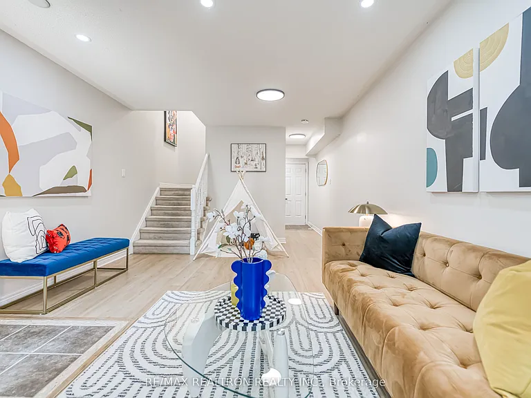 2554 Bur Oak Ave — Photo 5