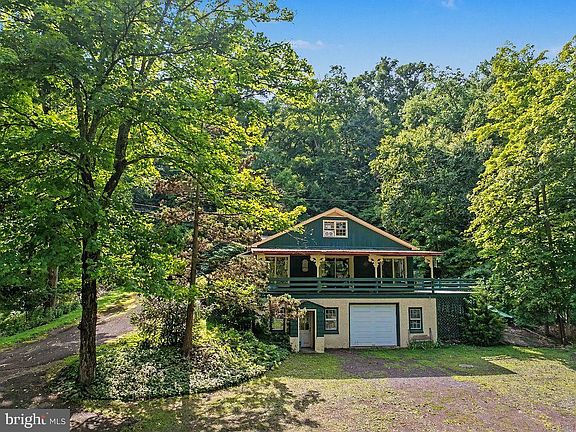 2nd image of 166 River Rd