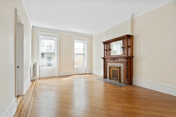 Living room, photo 2