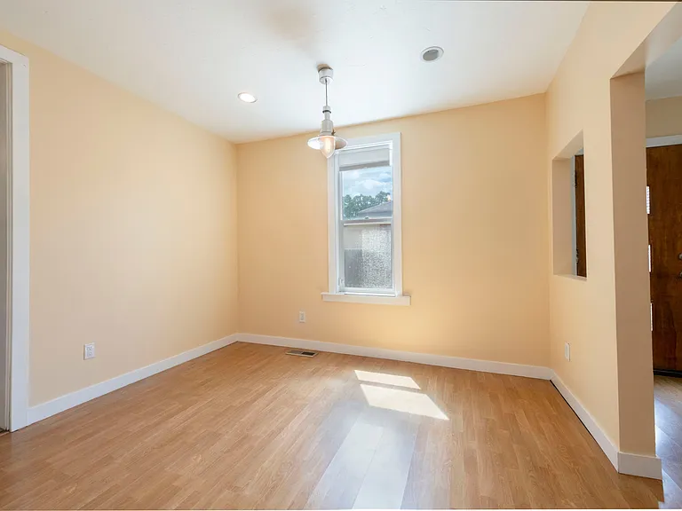 836 E Browning Ave — Photo 4