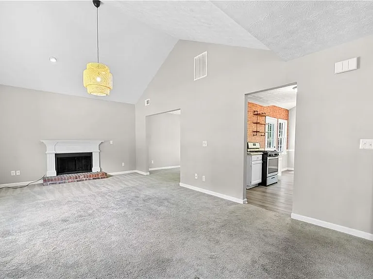 5590 Princeton Oaks Dr — Photo 6