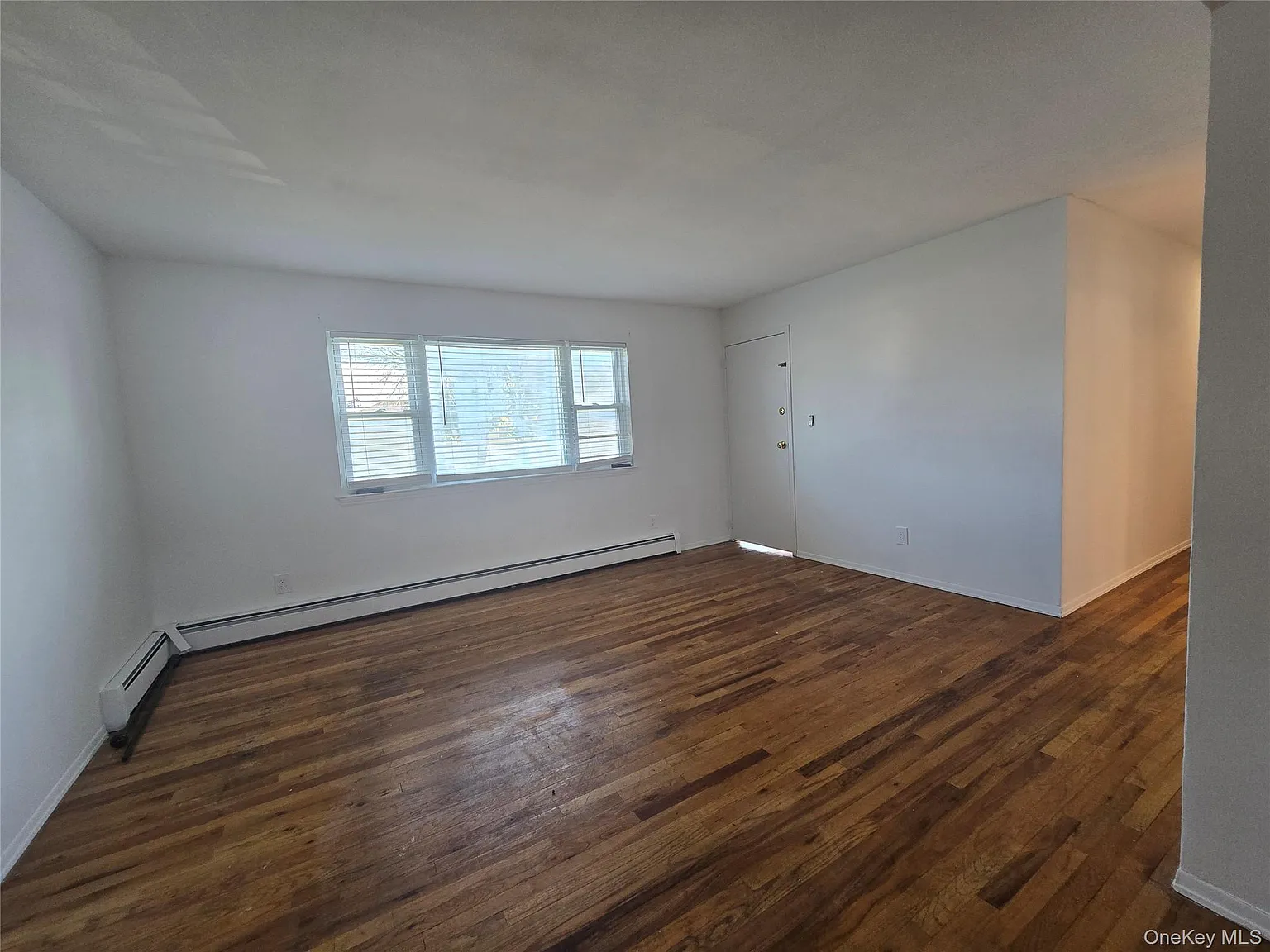 2 bed, 1.0 bath, 2327 sqft, $3,175 — Photo 3